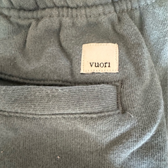 VUORI shorts in EXCELLENT CONDITION! ✨Like NEW✨lots of pockets! Zoom in 4 more: - Picture 7 of 11